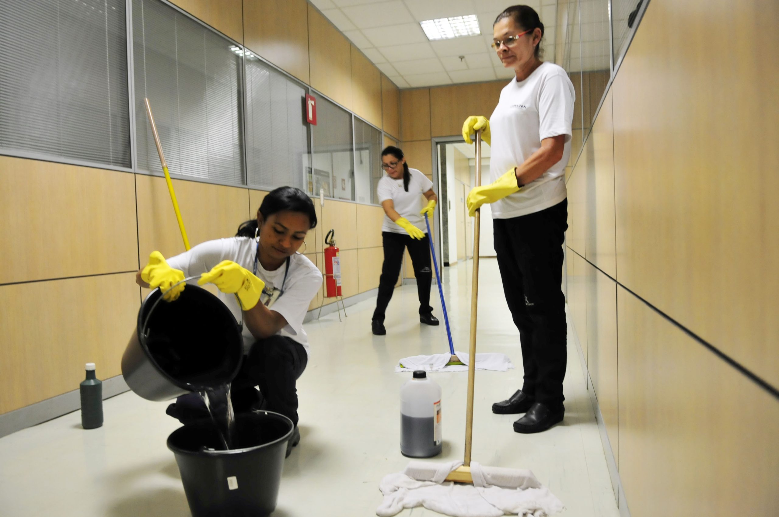 Vagas de Empregos para Auxiliar de Limpeza em Escolas