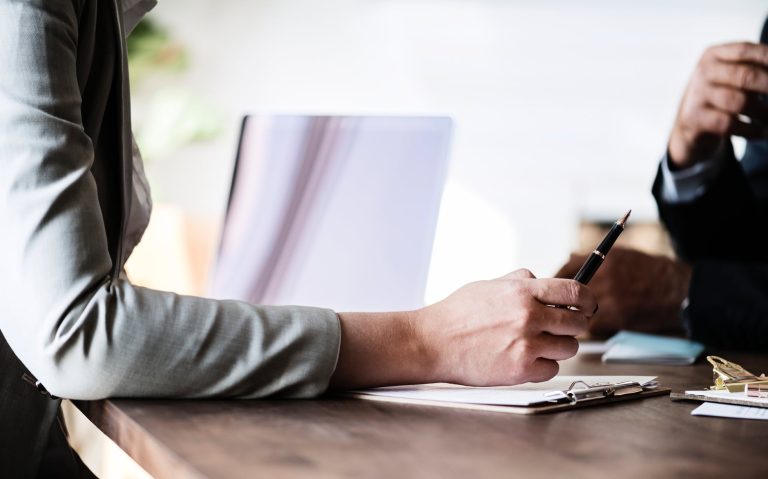 Como Se Sair Bem em uma Entrevista de Emprego: O Guia Definitivo